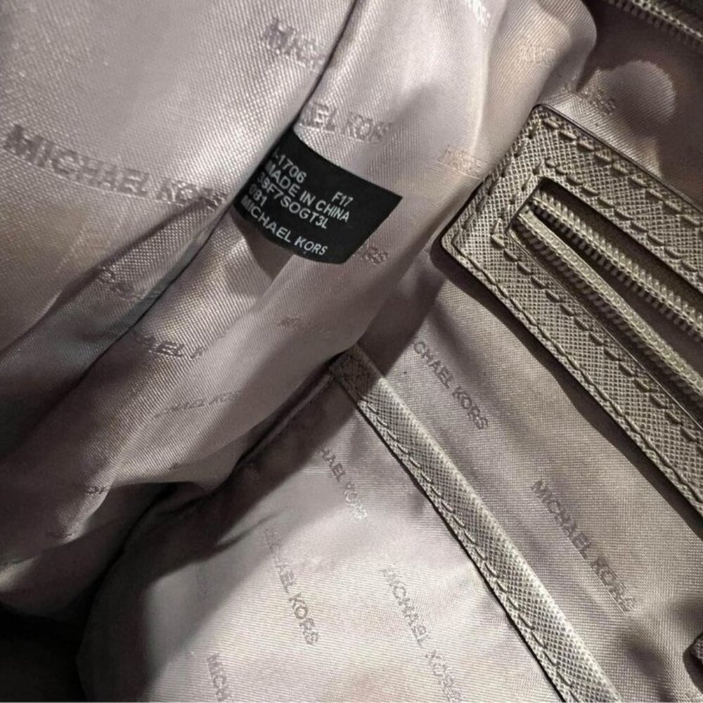 Michael Kors Saffiano Leather Tote in Excellent Condition!‎ - Picture 7 of 10